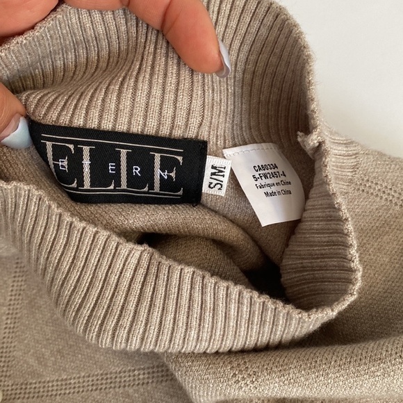 2/$25Elegant Chic formal boxy Beige light brown Sweater Pearl Accents sz medium - Picture 3 of 9